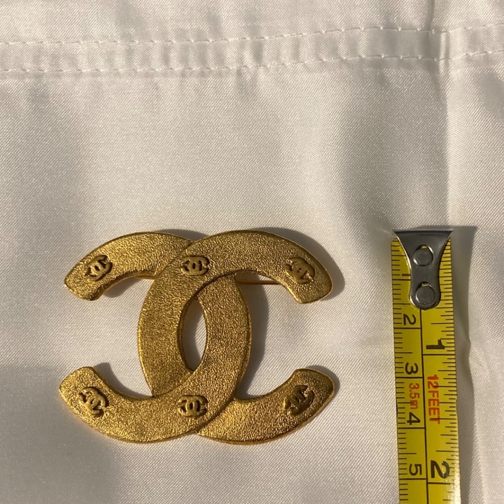 Rare Vintage Chanel Brooch (Jennie from Blackpink wore it) - Picture 9 of 11